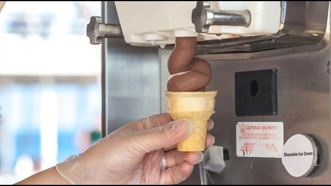 Double pan ice cream roll machine